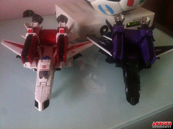 First Looks At Cybertron Con 2013 Henkei Jetfire Out Of The Box Images Show Exclusive Figure Details  (11 of 15)